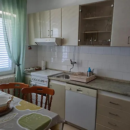Apartmaji Mia, Otok Apartman *