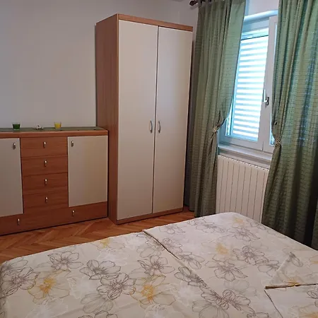 Apartmaji Mia, Otok * Murter