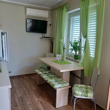 Apartman Apartmaji Mia, Otok *