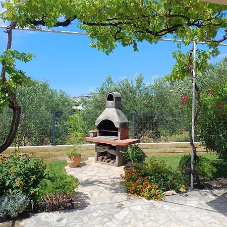 Apartmaji Mia, Otok *