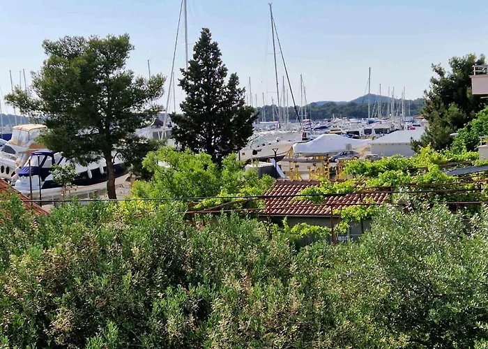 Apartmaji Mia, Otok *