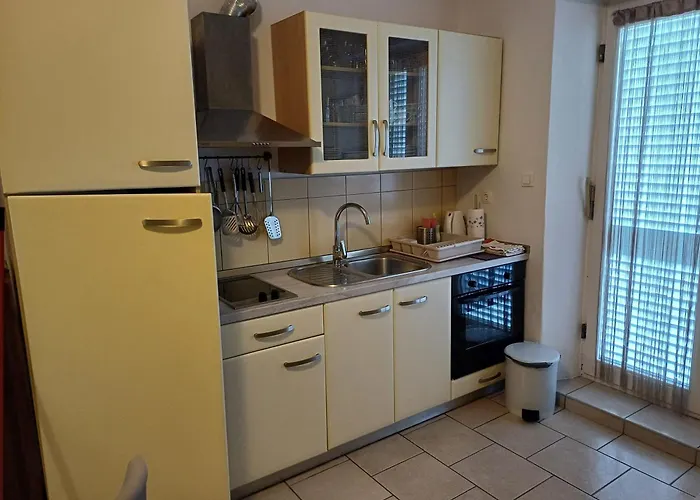 Apartmaji Mia, Otok Daire *