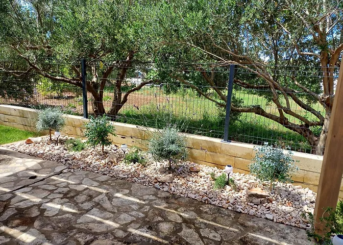 Apartmaji Mia, Otok * Murter