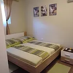 Apartmaji Mia, Otok Murter