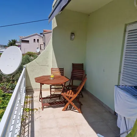 Apartmaji Mia, Otok Apartmán