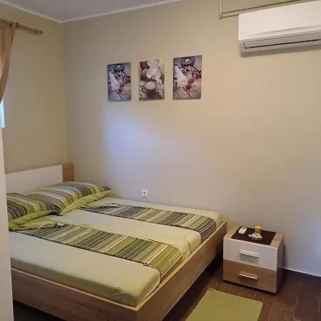 Apartmaji Mia, Otok *