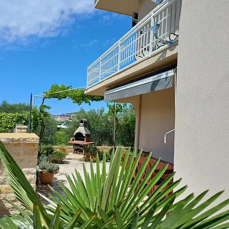 Apartmaji Mia, Otok *