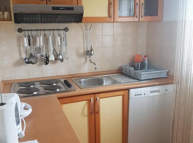 Apartmaji Mia, Otok * מורטר