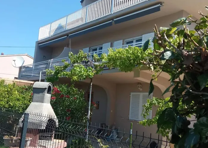 Apartmaji Mia, Otok דירה *