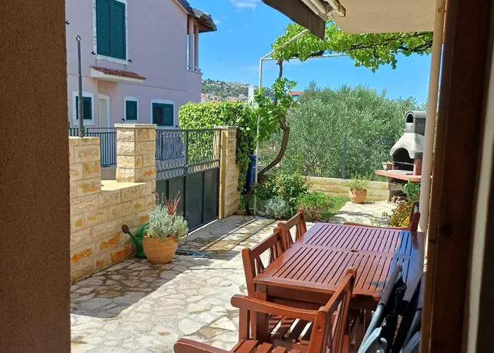 Apartmaji Mia, Otok *